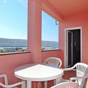 Apartmán Luce - Family Friendly & Parking, Pag Town